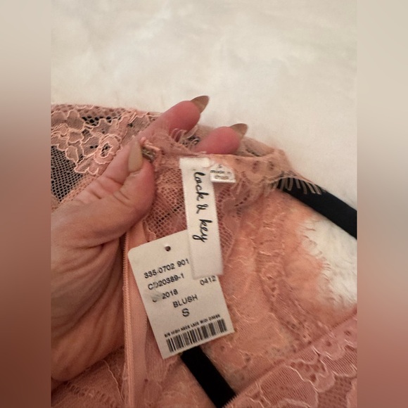 Chic Lace Midi Dress in Soft Pink - Picture 3 of 9